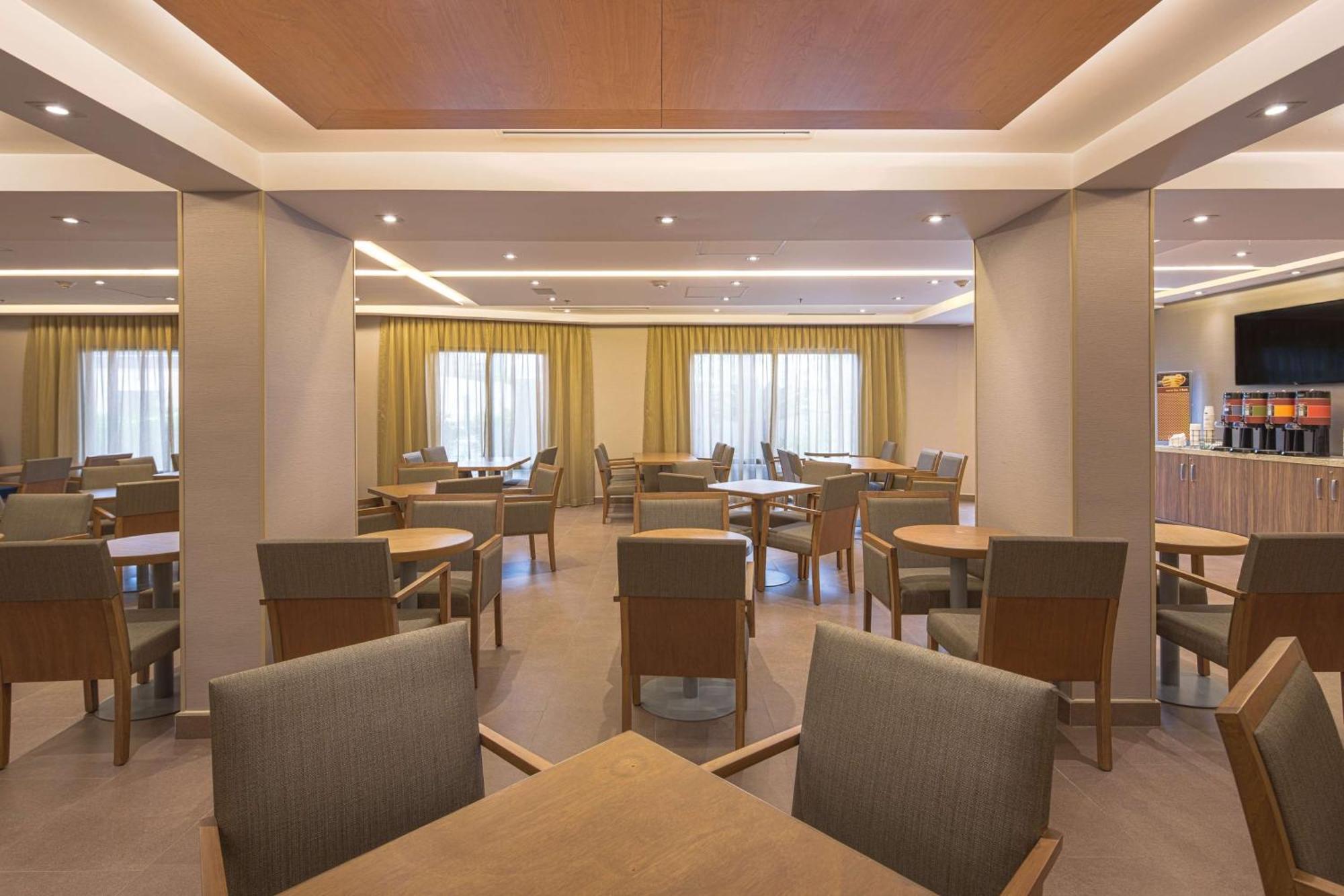 Hampton By Hilton Monterrey Galerias Obispado Exterior foto